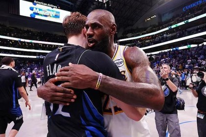 皇冠体育-NBA｜湖人再次惨败雷霆，詹姆斯出于战略考量被雪藏